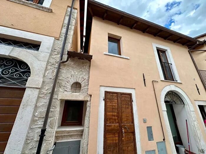 Casa quadrilocale in vendita in Via Cavantoni Snc, San Demetrio Ne' Vestini