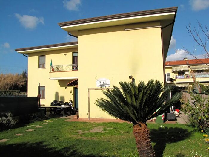 Casa con 5 locali in vendita in Via Marina Vecchia, Massa