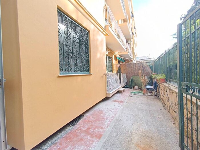 Appartamento quadrilocale in affitto in Via Michele Marras, Sturla, Genova