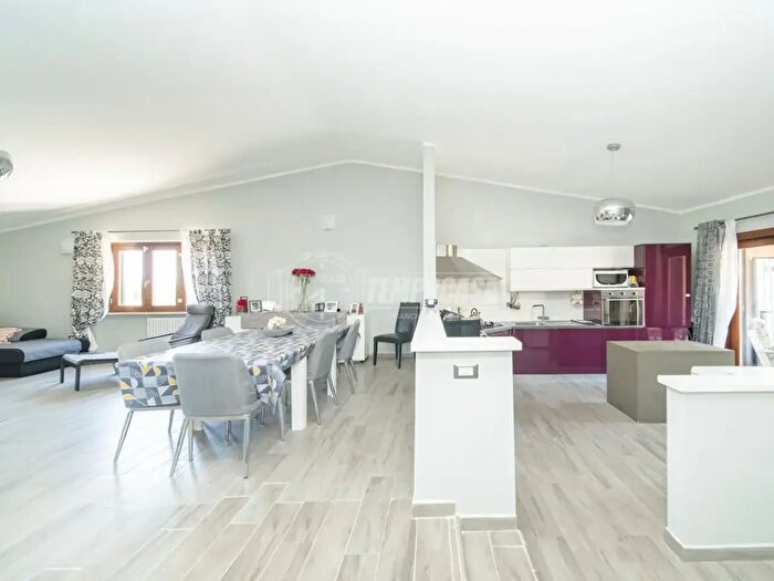 Appartamento quadrilocale in vendita in Via del Morello, Formello