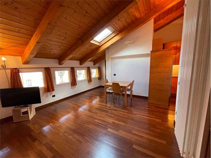 Appartamento bilocale in affitto in Via Lazzaro Palazzi, Porta Venezia, Milano