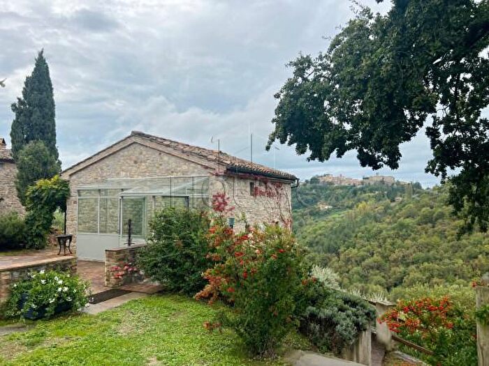 Casa con 6 locali in vendita in Via Sparse, Montone