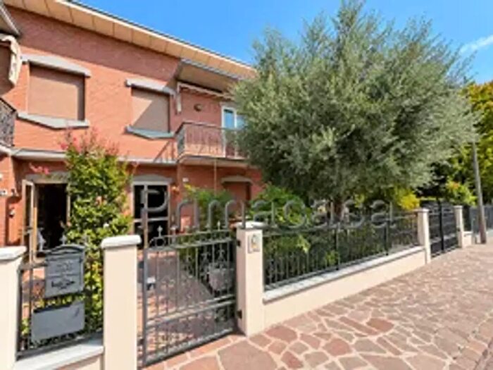 Casa bilocale in vendita in Via Treviso, Carpi