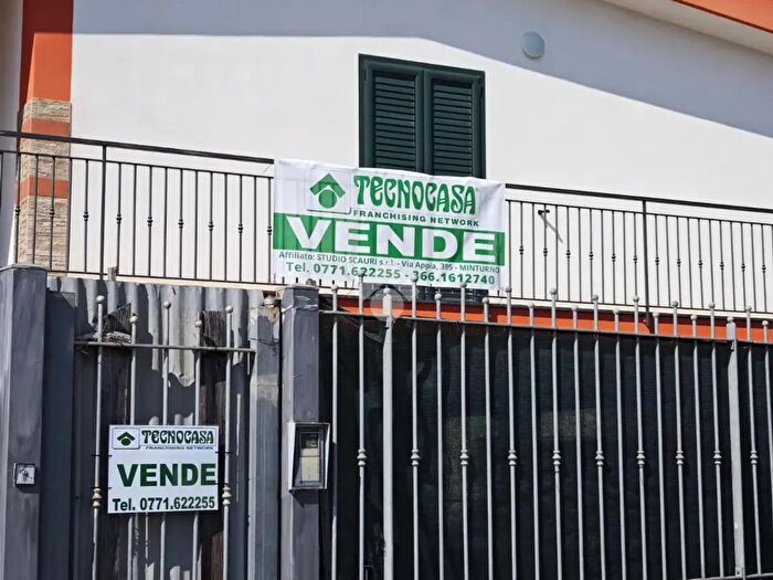 Appartamento trilocale in vendita in Via Monte di Scauri, Minturno