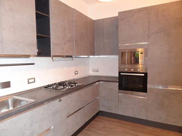 Appartamento quadrilocale in affitto in Via Spagna, Firenze