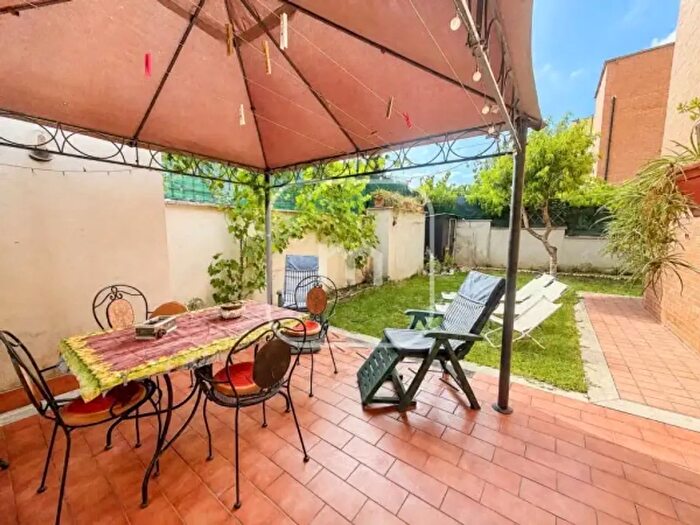 Appartamento trilocale in vendita in Via della Riserva Nuova, Roma