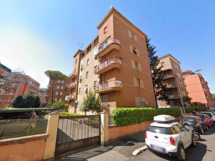 Appartamento trilocale in affitto in Via Ascanio Fenizi, Portuense, Roma