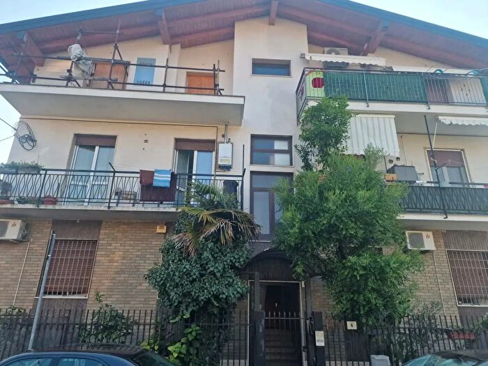 Appartamento con 6 locali in vendita in Via Ticino, Senago