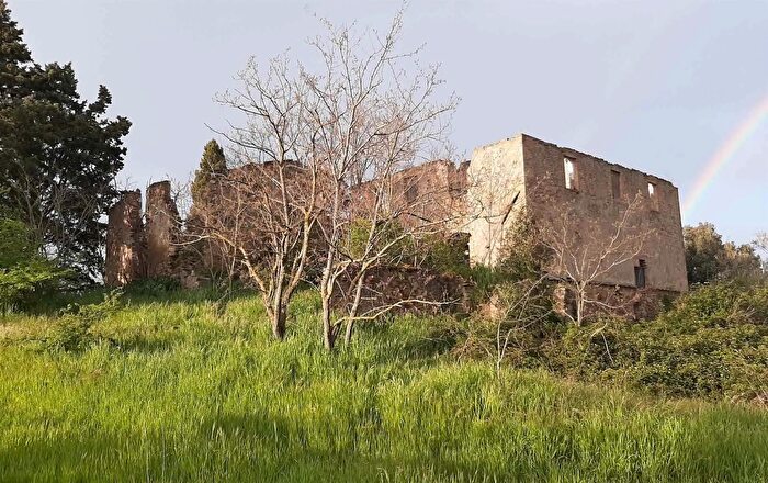 Casa con 13 locali in vendita in Volterra