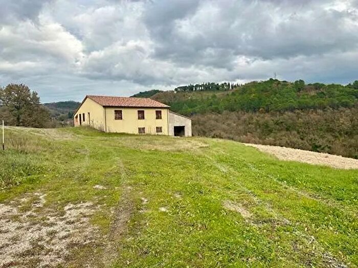 Casa con 7 locali in vendita in Fabriano