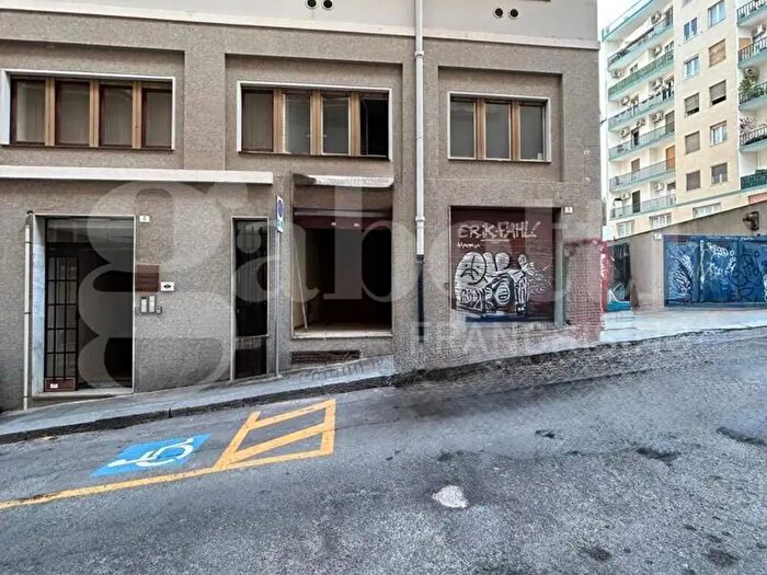 Appartamento con 5 locali in vendita in Via Maddalena, Cagliari