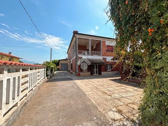 Casa con 8 locali in vendita in Via dei Gelsomini, Cisterna Di Latina