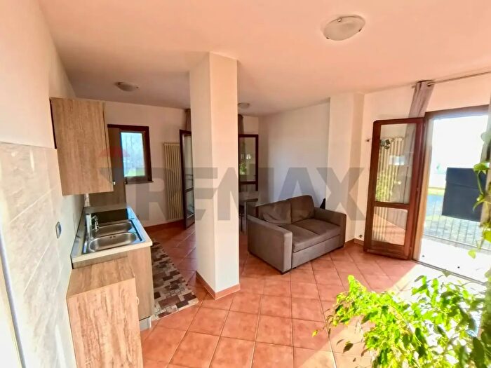 Appartamento bilocale in vendita in Via delle Rogge, Lacchiarella