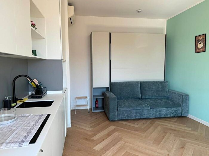 Appartamento monolocale in affitto in Via Ambrogio Binda, Barona, Milano