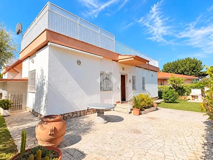 Casa trilocale in vendita in Via Tirelli, Anzio