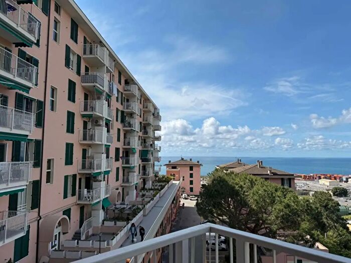 Appartamento bilocale in vendita in Via Evasio Montanella, Genova