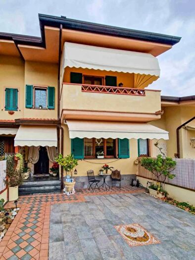 Casa trilocale in vendita in Via Ammiraglio Morin a, Forte Dei Marmi