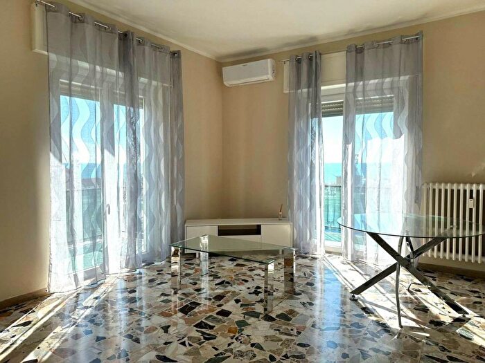 Appartamento quadrilocale in affitto in Via Littardi snc, Porto Maurizio, Imperia