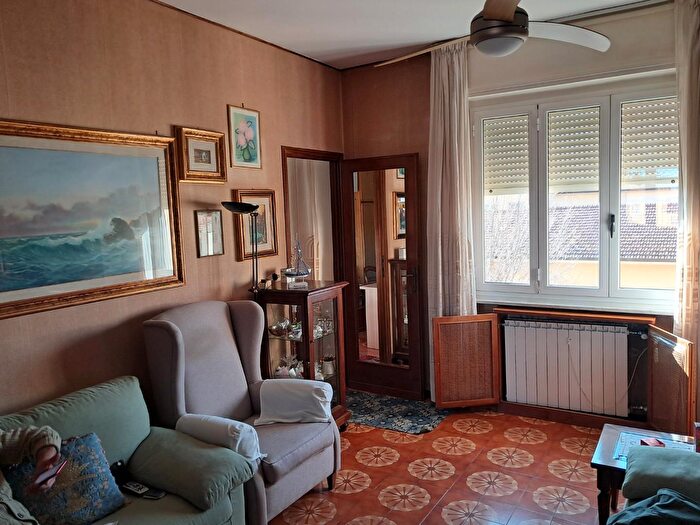 Appartamento con 5 locali in vendita in Cascina