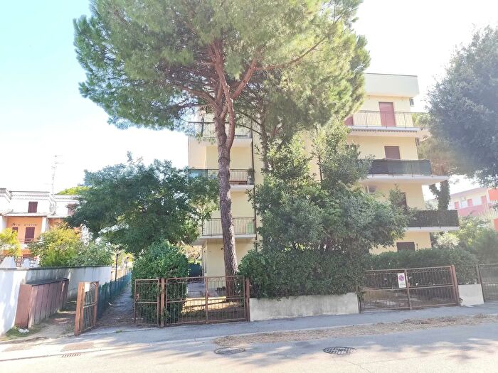 Appartamento trilocale in vendita in Viale Marco Valerio Marziale, Ravenna