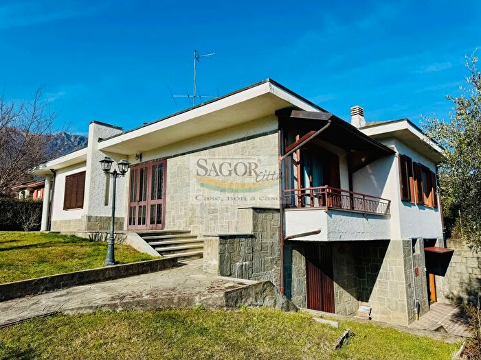 Casa con 9 locali in vendita in Via San Giusto, Cantalupa