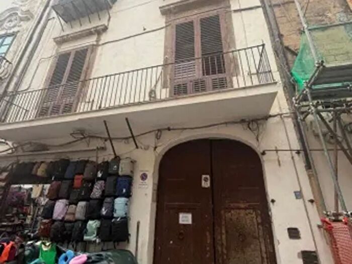 Appartamento trilocale in vendita in Via Bandiera, Palermo