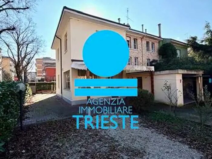 Casa con 7 locali in vendita in Pesaro