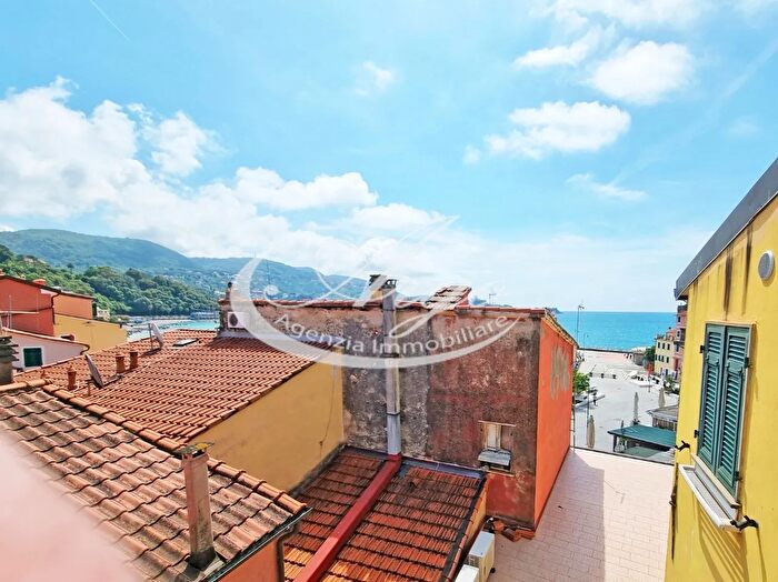 Appartamento con 5 locali in vendita in San Terenzo, Lerici