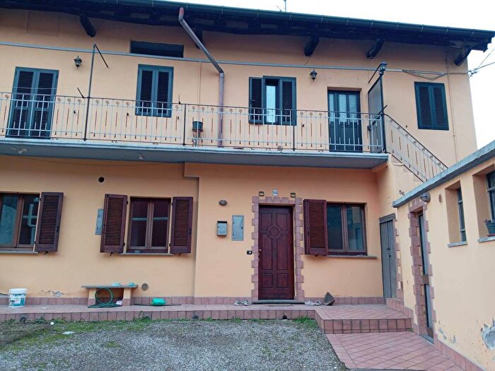 Appartamento bilocale in affitto in Via Genova, Casorate Sempione