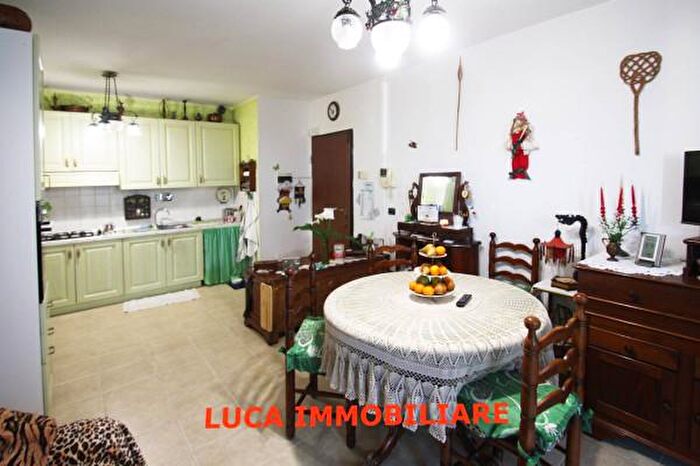 Appartamento trilocale in vendita in Via delle Fornaci, Uzzano