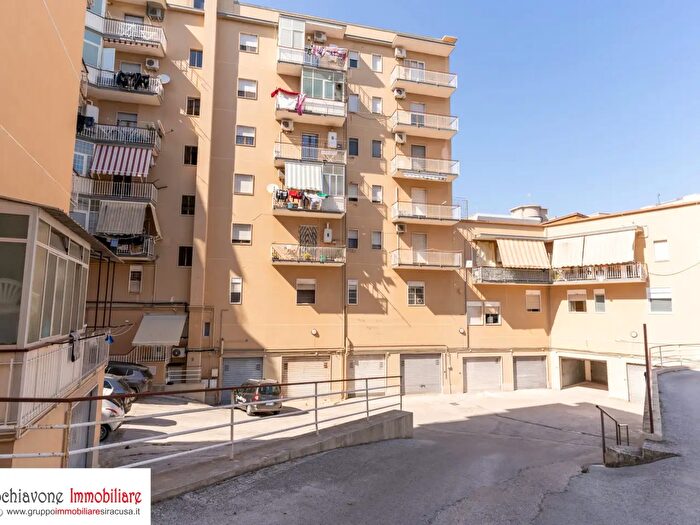 Appartamento con 6 locali in vendita in Siracusa