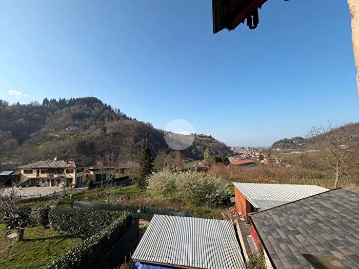 Casa quadrilocale in vendita in Via Rivà Masini, Barge