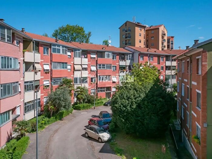 Appartamento trilocale in vendita in Via Val Lagarina, Milano