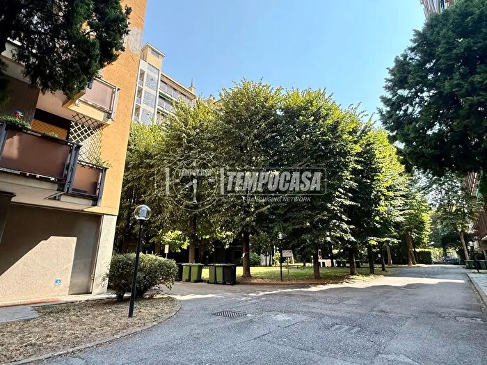Appartamento trilocale in vendita in Via Vimodrone Q, Cologno Monzese