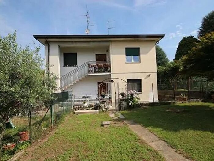 Appartamento trilocale in vendita in Via Cadorna, Faloppio