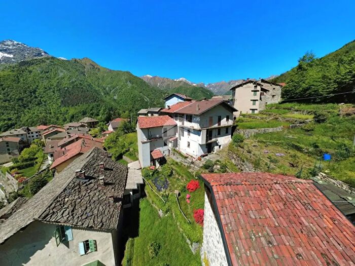 Casa con 9 locali in vendita in Frazione Piaro, Campiglia Cervo