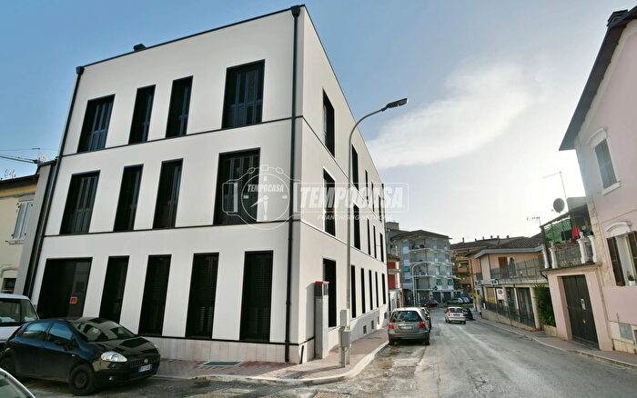 Appartamento trilocale in vendita in Via Achille Argenti, Ascoli Piceno