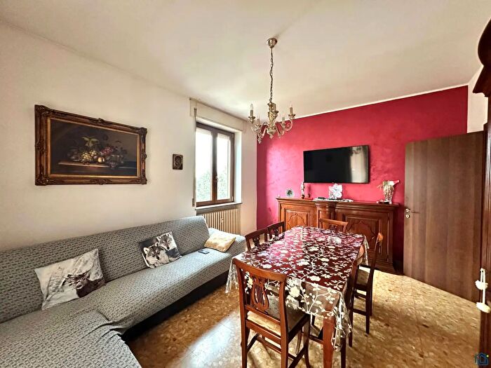 Appartamento trilocale in vendita in Via Varese, Castano Primo