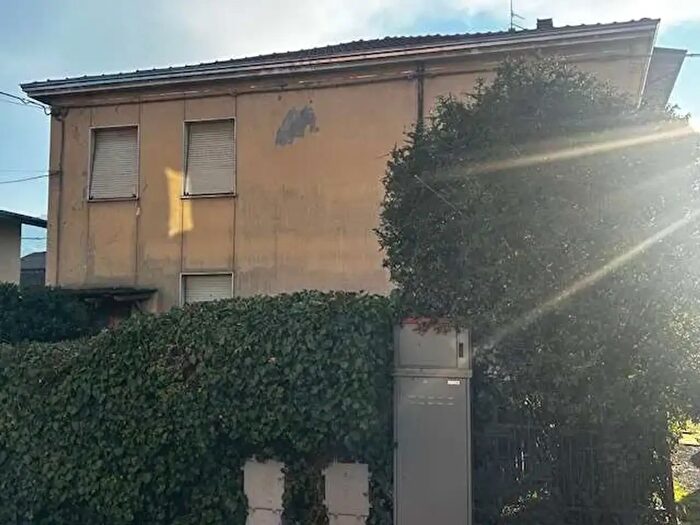 Casa con 8 locali in vendita in Travo