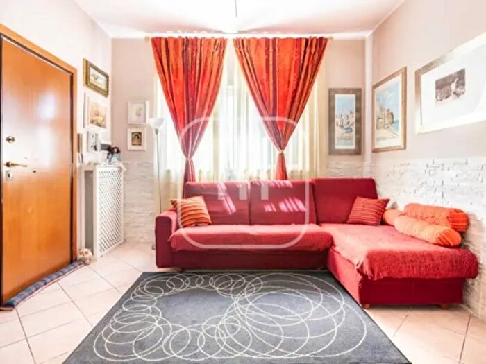 Appartamento con 6 locali in vendita in Via Polverigi, Roma