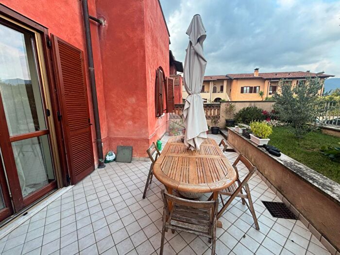 Appartamento trilocale in vendita in Via della Sorgente, Corte Franca