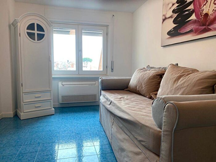 Casa con 6 locali in affitto in Viale Nettuno, Fregene, Fiumicino