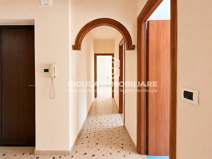 Appartamento trilocale in vendita in Via Oddo Giuseppe, Palermo