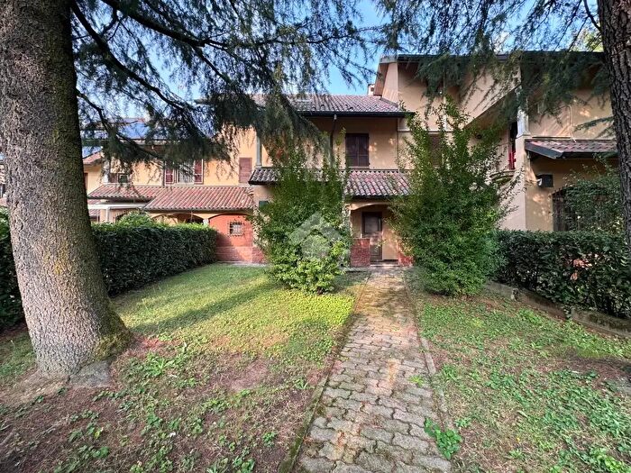Casa quadrilocale in vendita in Via P Neruda, Binasco