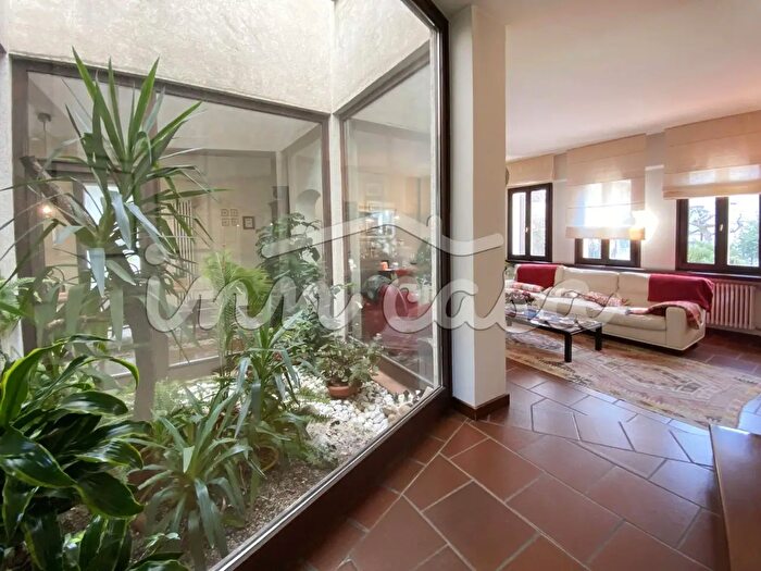 Casa con 10 locali in vendita in Rimini