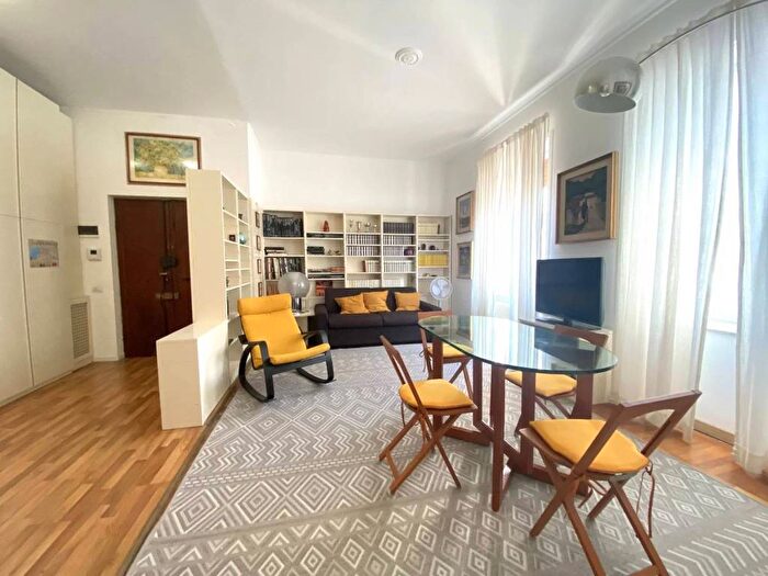 Appartamento in affitto in Piazza Pietro Perretta, Centro Storico, Como