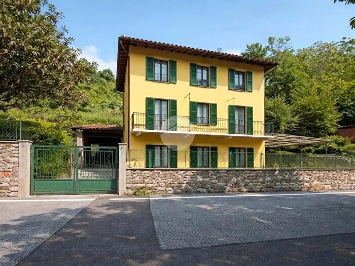 Casa con 5 locali in vendita in Via Duccio Galimberti, Cuorgne'