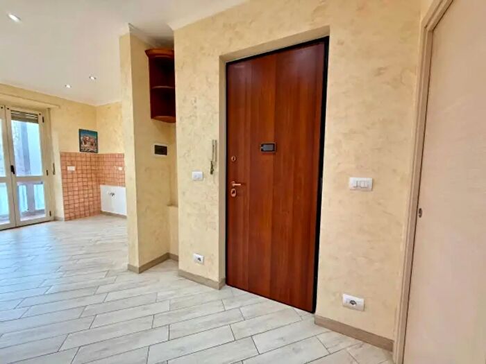 Appartamento trilocale in vendita in Via Giovenale Ancina, Torino