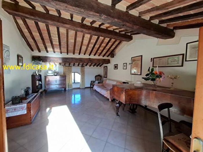 Appartamento con 5 locali in vendita in Piazza Novembre, Chianni