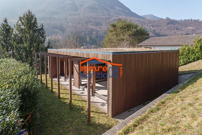 Casa con 5 locali in vendita in Taceno